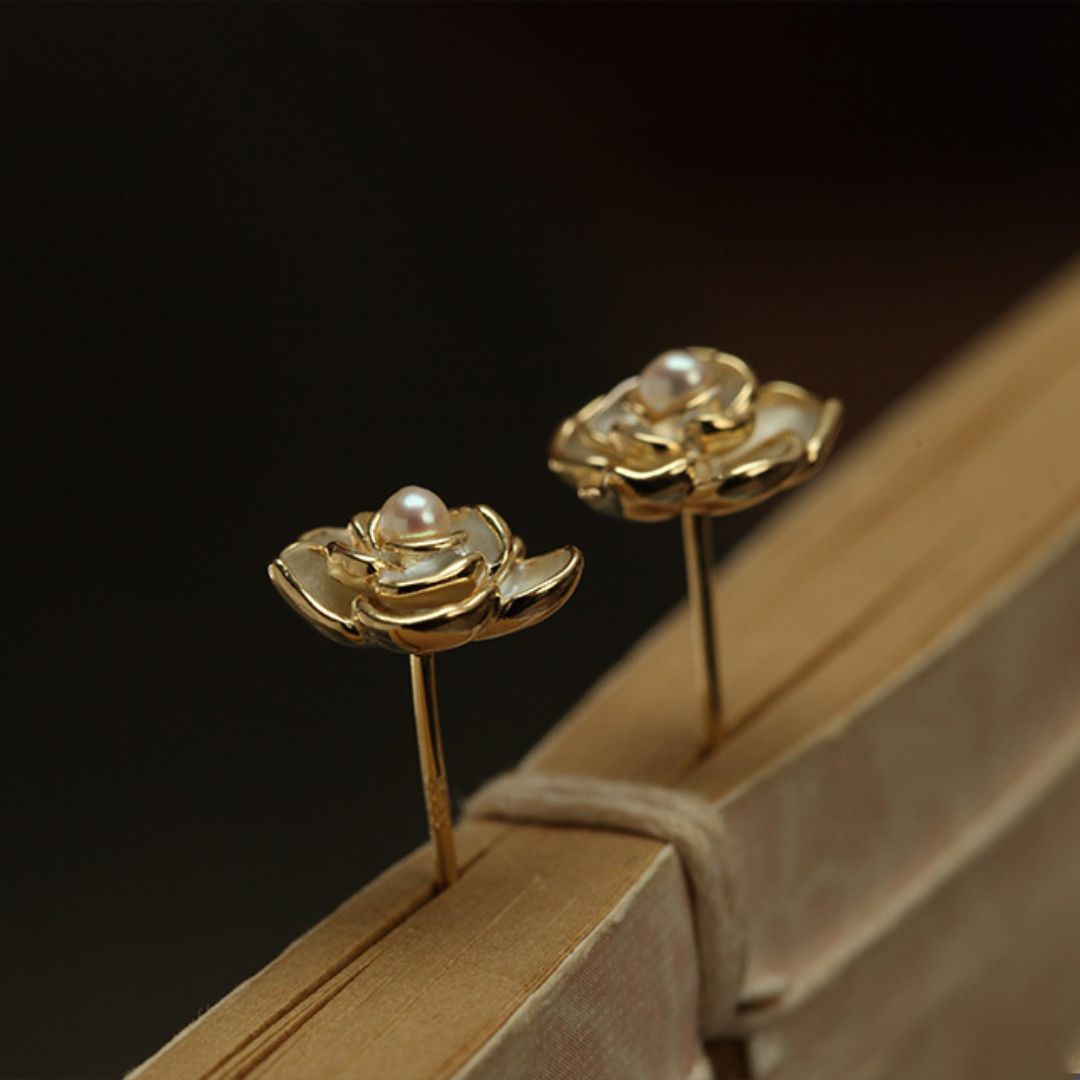 Tiny jasmine flower stud earrings, Jasmine flower earrings, Small jasmine stud earrings, Jasmine flower jewelry, Dainty jasmine earrings, Floral stud earrings, Jasmine blossom earrings, Delicate flower stud earrings, Gold jasmine stud earrings, Jasmine flower gift earrings