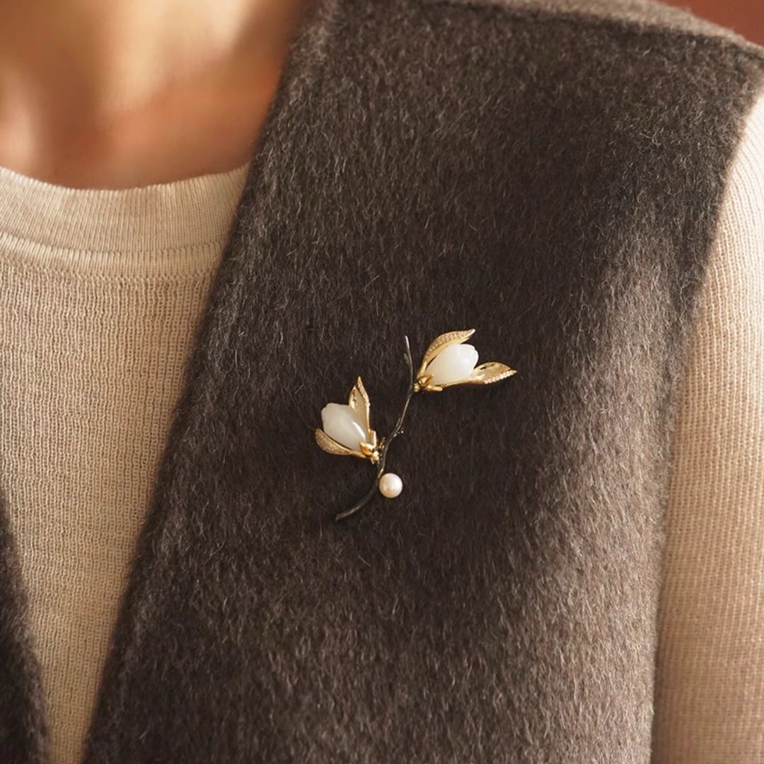 Magnolia Brooch| Magnolia Pearl Pin| White Floral Wedding Brooch| Magnolia Jewelry| Scarf Brooch |Spring Flower Brooch| Mother's Day Gift