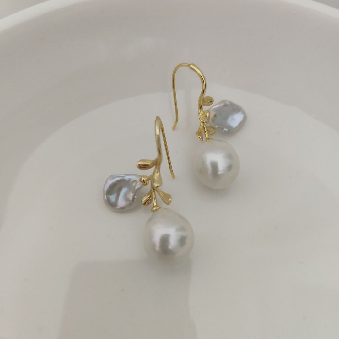 Baroque Pearl Drop Dangle Earrings, Gold Orchid Flower Earrings, Statement Earrings, Handmade Bridal Jewelry Earrings, Gift For Her, Wedding floral earrings, Botanic Baroque Petal Pearl Drop Earrings,Ivory White Keshi Petal Pearl Earrings, Gold leaf earrings