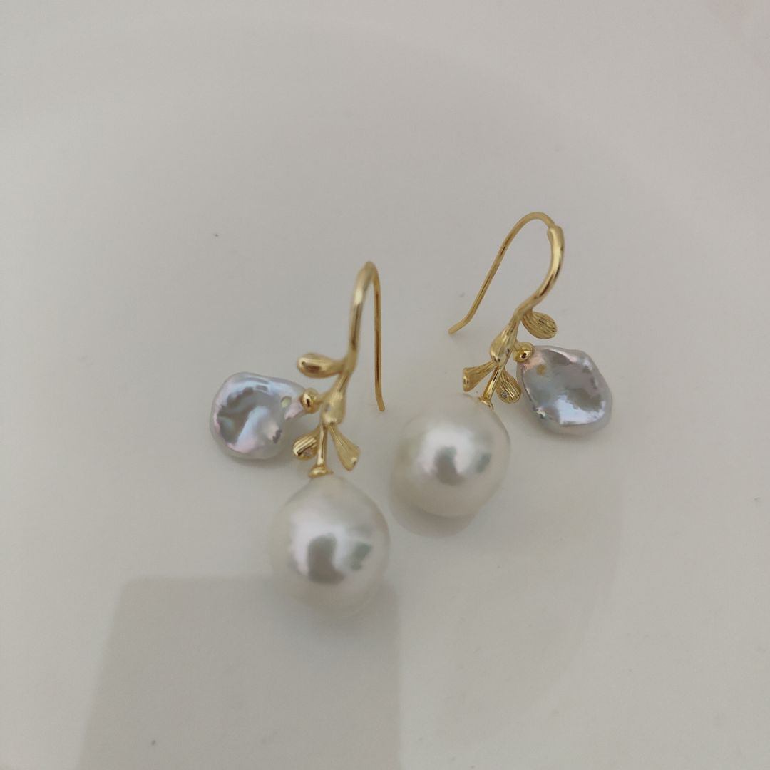 Baroque Pearl Drop Dangle Earrings, Gold Orchid Flower Earrings, Statement Earrings, Handmade Bridal Jewelry Earrings, Gift For Her, Wedding floral earrings, Botanic Baroque Petal Pearl Drop Earrings,Ivory White Keshi Petal Pearl Earrings, Gold leaf earrings
