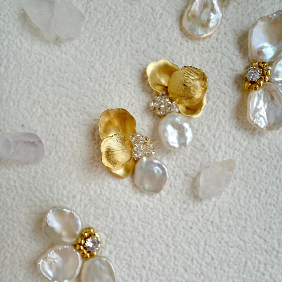 Gold Petal Pearl Earrings l Gold Flower Pear Bridal Earrings |Floral statement earrings |Vintage style Baroque Pearl wedding earrings