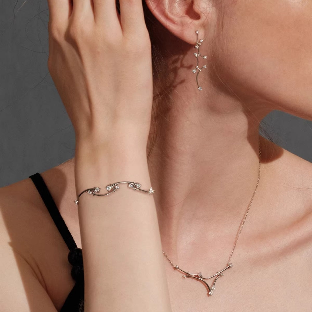 Elegant nature-inspired vine drop earrings in S925 silver featuring a swaying design to slim the face, ideal for brides.1