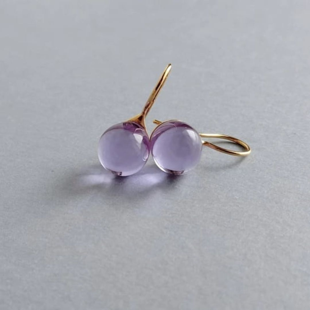 The Japanese earrings female collection by The Chubby Paw is a gentle tribute to Japanese craft and quiet emotion.
