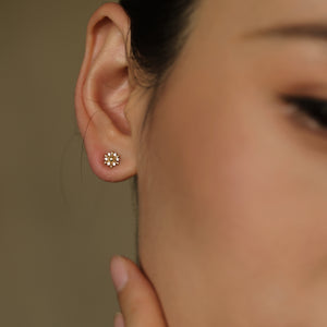 Daisy Jewelry, Dainty daisy flower studs, daisy flower earrings, tiny gold studs, gold earrings studs simple unique. 