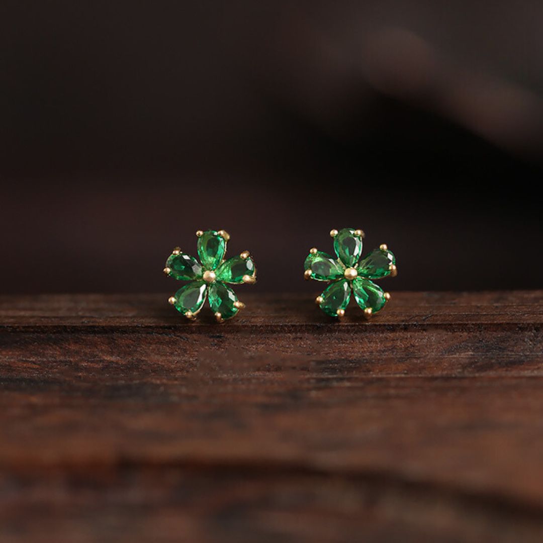 Daisy flower stud earrings, Emerald flower stud earrings, Green flower stud earrings, Tiny emerald flower earrings, Minimalist green earrings, Emerald birthstone earrings, Emerald flower earrings for gift, Emerald floral stud earrings, Gold emerald flower earrings