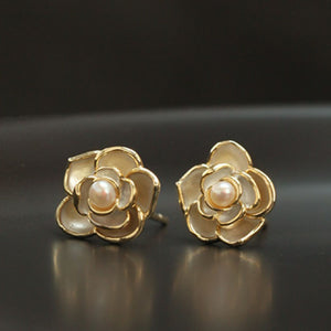 Tiny jasmine flower stud earrings, Jasmine flower earrings, Small jasmine stud earrings, Jasmine flower jewelry, Dainty jasmine earrings, Floral stud earrings, Jasmine blossom earrings, Delicate flower stud earrings, Gold jasmine stud earrings, Jasmine flower gift earrings