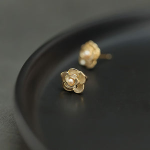 Tiny jasmine flower stud earrings, Jasmine flower earrings, Small jasmine stud earrings, Jasmine flower jewelry, Dainty jasmine earrings, Floral stud earrings, Jasmine blossom earrings, Delicate flower stud earrings, Gold jasmine stud earrings, Jasmine flower gift earrings