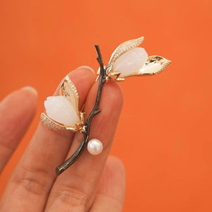 Magnolia Brooch| Magnolia Pearl Pin| White Floral Wedding Brooch| Magnolia Jewelry| Scarf Brooch |Spring Flower Brooch| Mother's Day Gift
