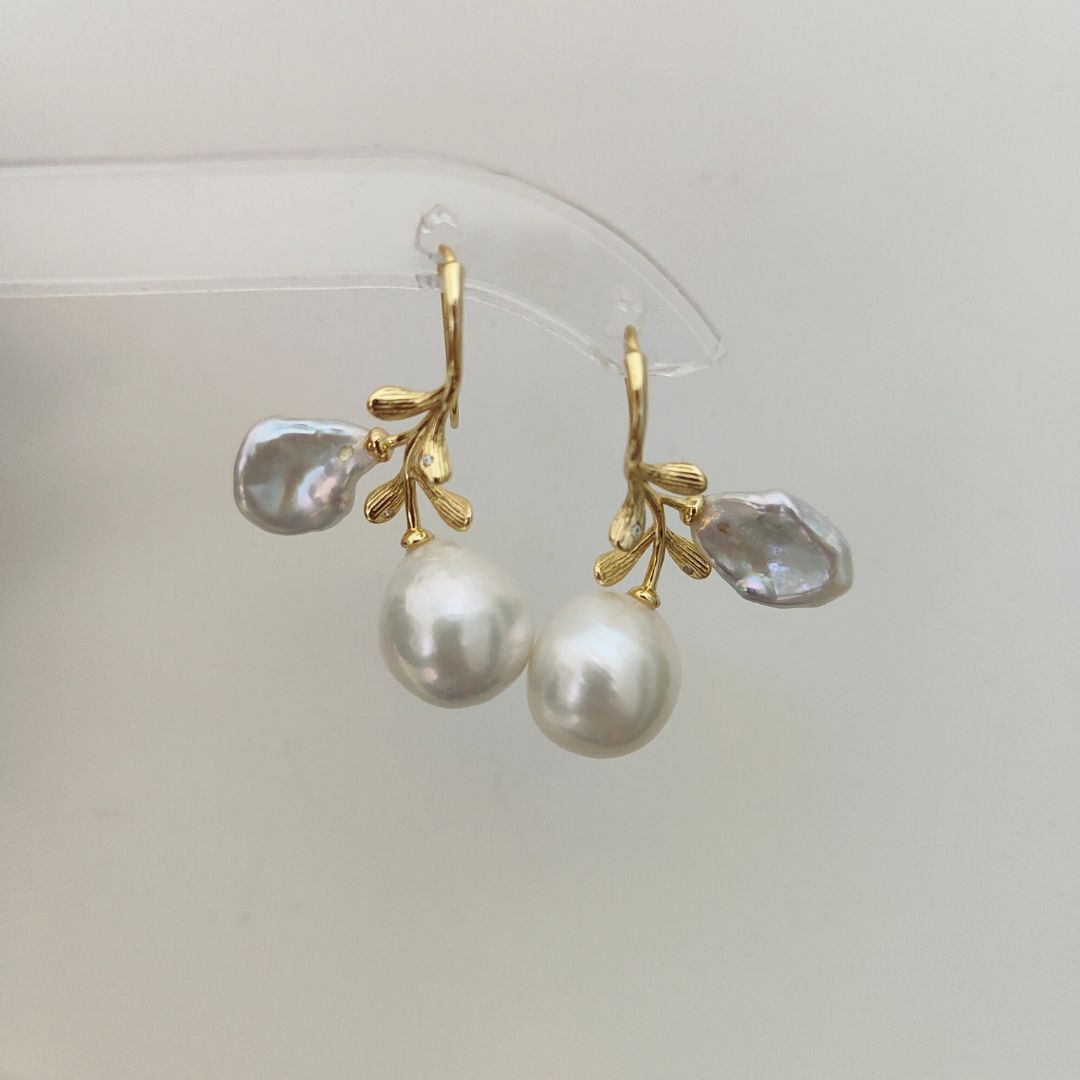 Baroque Pearl Drop Dangle Earrings, Gold Orchid Flower Earrings, Statement Earrings, Handmade Bridal Jewelry Earrings, Gift For Her, Wedding floral earrings, Botanic Baroque Petal Pearl Drop Earrings,Ivory White Keshi Petal Pearl Earrings, Gold leaf earrings