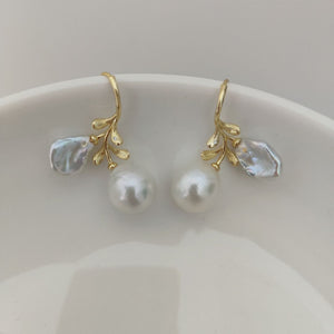 Baroque Pearl Drop Dangle Earrings, Gold Orchid Flower Earrings, Statement Earrings, Handmade Bridal Jewelry Earrings, Gift For Her, Wedding floral earrings, Botanic Baroque Petal Pearl Drop Earrings,Ivory White Keshi Petal Pearl Earrings, Gold leaf earrings