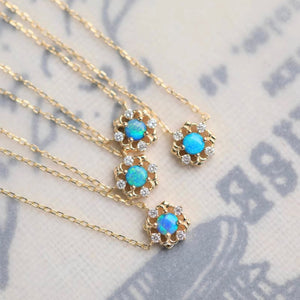 Stunning Antique Opal Round Cluster Diamond 18K Gold pendant necklace