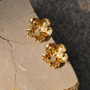 Close-up of vintage gold flower earrings with intricate details, perfect as gold flower statement earrings and Classic Wedding Accessories. Ideal Flower Stud Earrings for earrings for wedding bridesmaid jewelry and Bridesmaid Proposal Earrings.