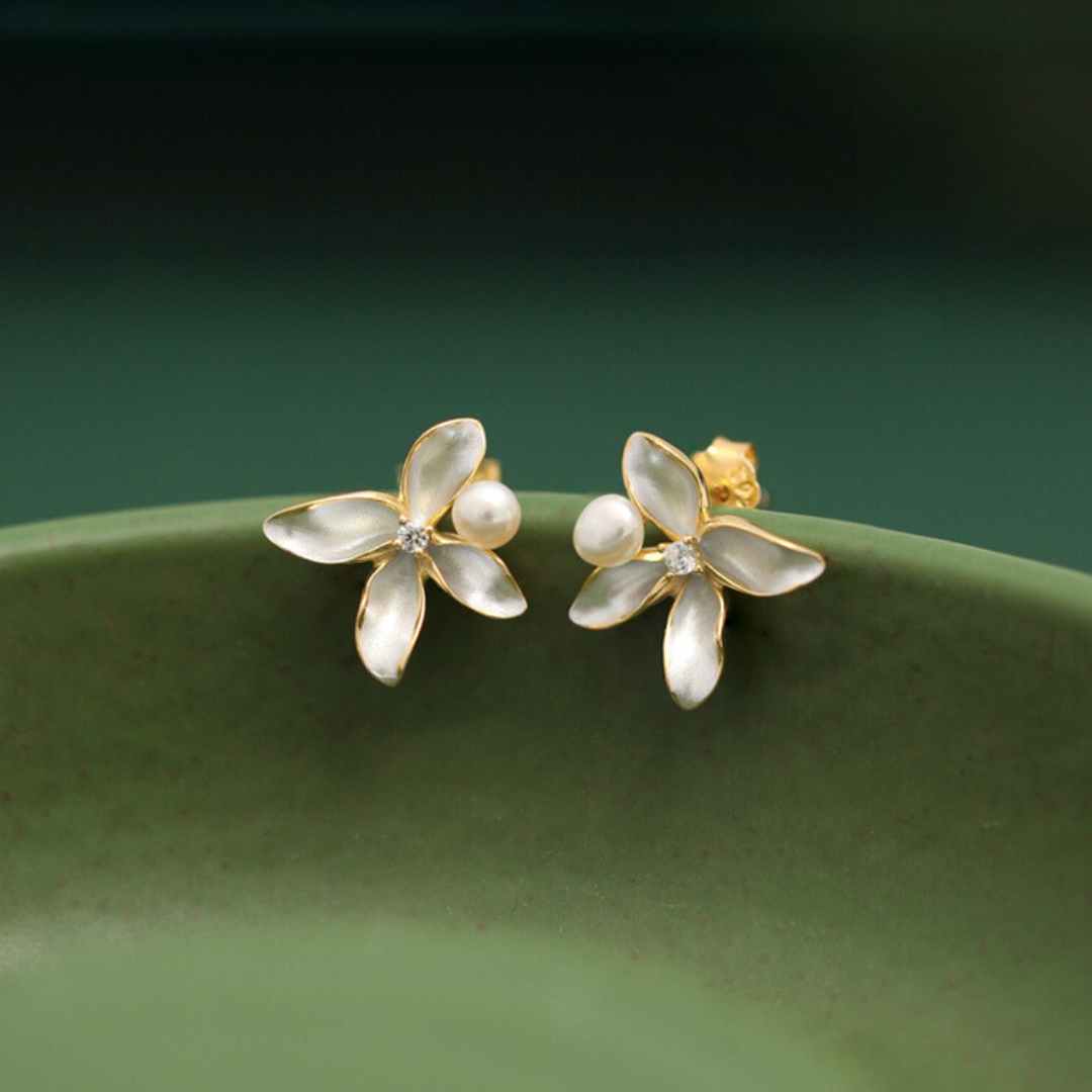 Dainty tiny white flower pearl earrings, White flower with White Enamel Flower Post Earrings, White Statement Earrings, Symbolic white flower studs, White flower earrings, White Hibiscus Glazed Flower Stud Earrings Romantic Wedding Gifts for her