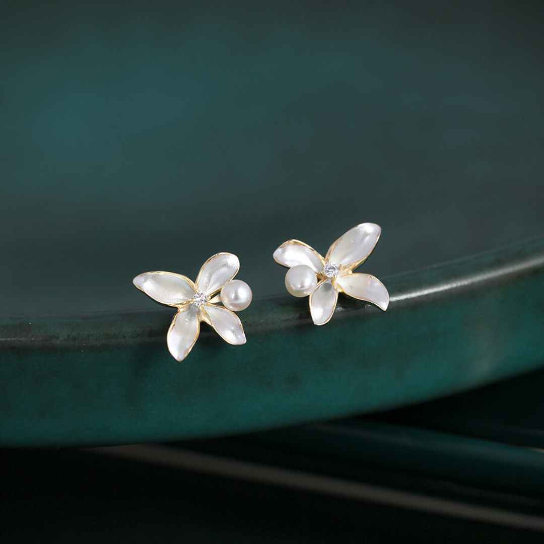 Dainty tiny white flower pearl earrings, White flower with White Enamel Flower Post Earrings, White Statement Earrings, Symbolic white flower studs, White flower earrings, White Hibiscus Glazed Flower Stud Earrings Romantic Wedding Gifts for her