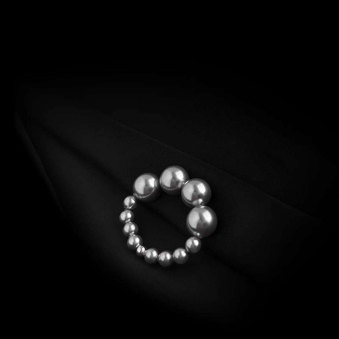 Luxury grey Swarovski pearl elastic ring in S925 sterling silver.