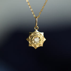 Eight pointed star octagram 18K Gold pendant necklace with Diamond