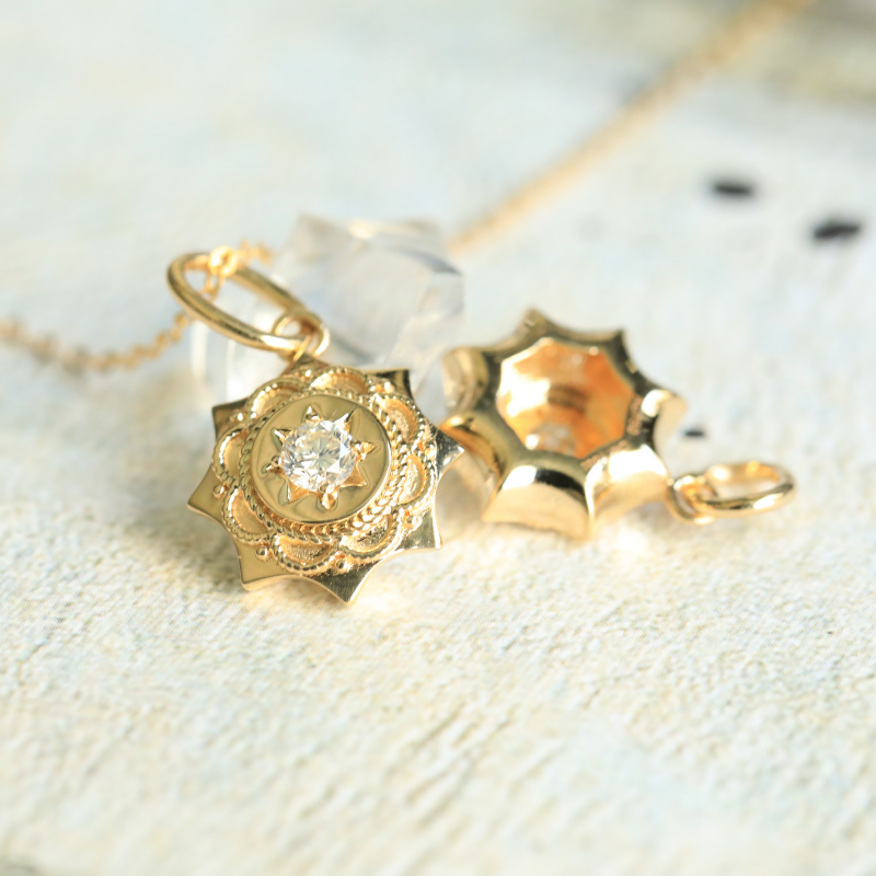 Eight pointed star pendant top