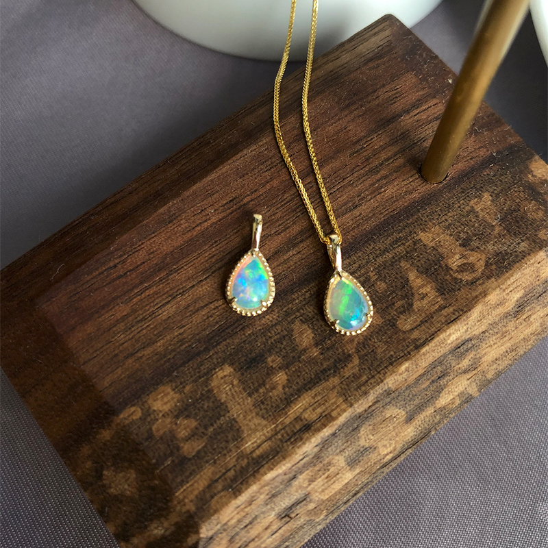 18k Gold Necklace With Genuine Australian Opal Gemstone